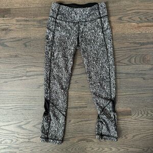 Lululemon Pace Rival Crop Power Luxtreme Light Suited Jacquard Black/White